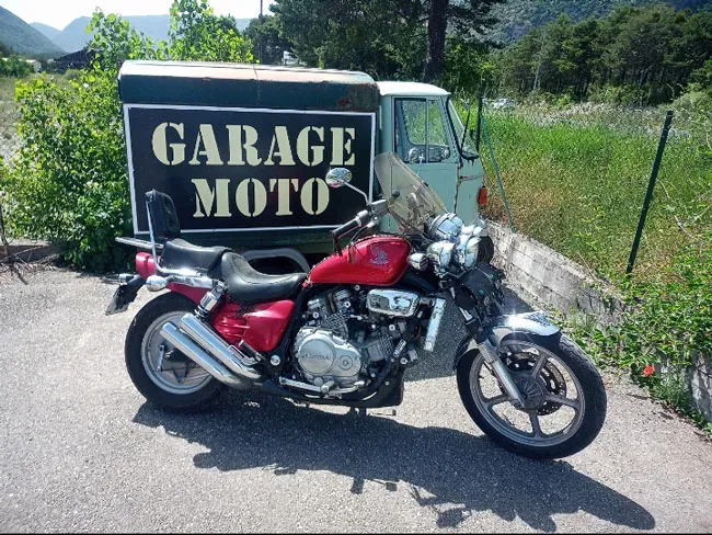Honda - VF750 Custom